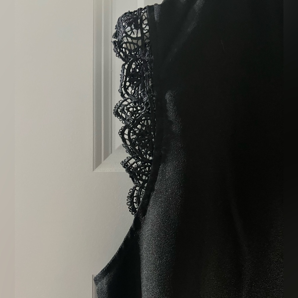 NWOT! Women’s Amazon XL Elegant Black Lace Trim Top - Picture 4 of 7